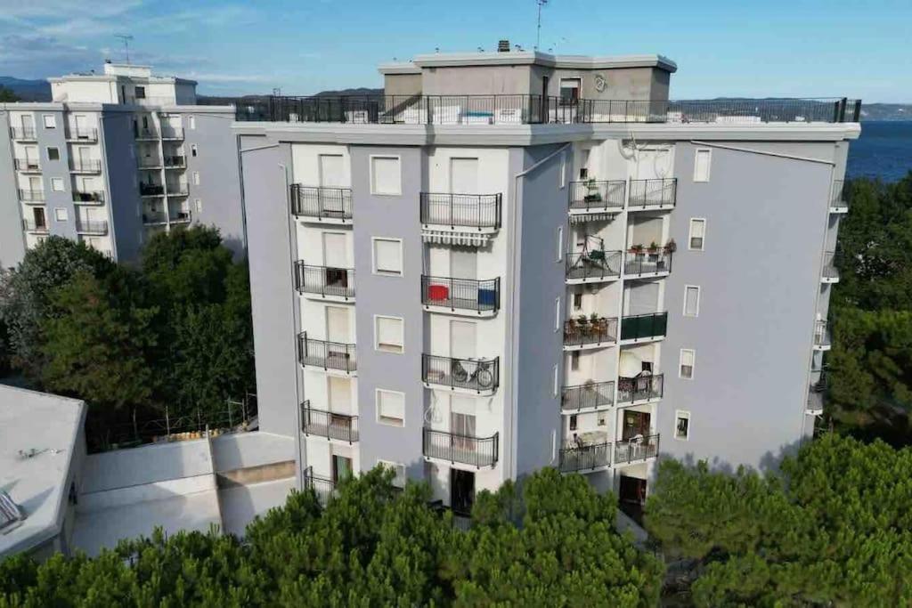 Appartamento Luxury Vista Mare Per 6 Persone A Marina Julia Exterior photo